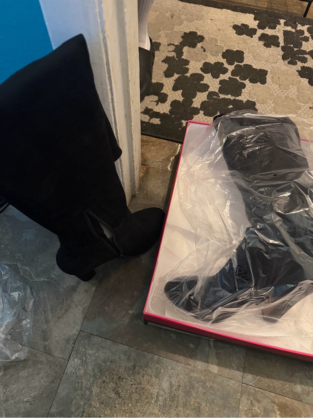 🖤 Vince Camuto Black Microsuede Knee-High Boots 👢